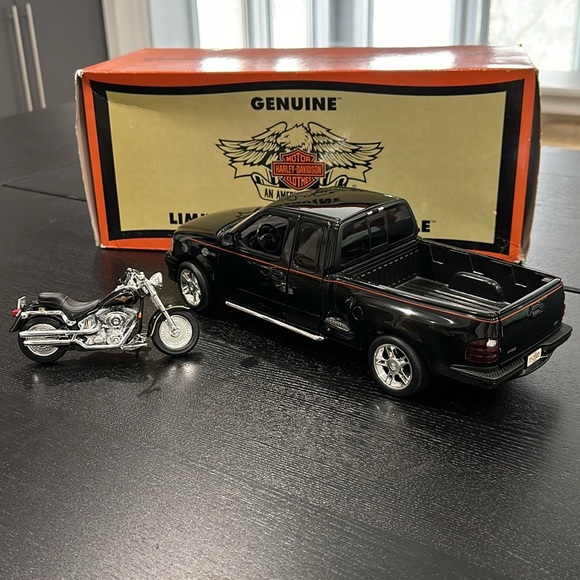 Harley-Davidson Limited Edition Collectable Model Ford F150 Truck & Fat Boy - Picture 3 of 13